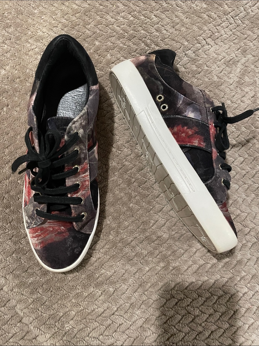 Joie Sneakers
